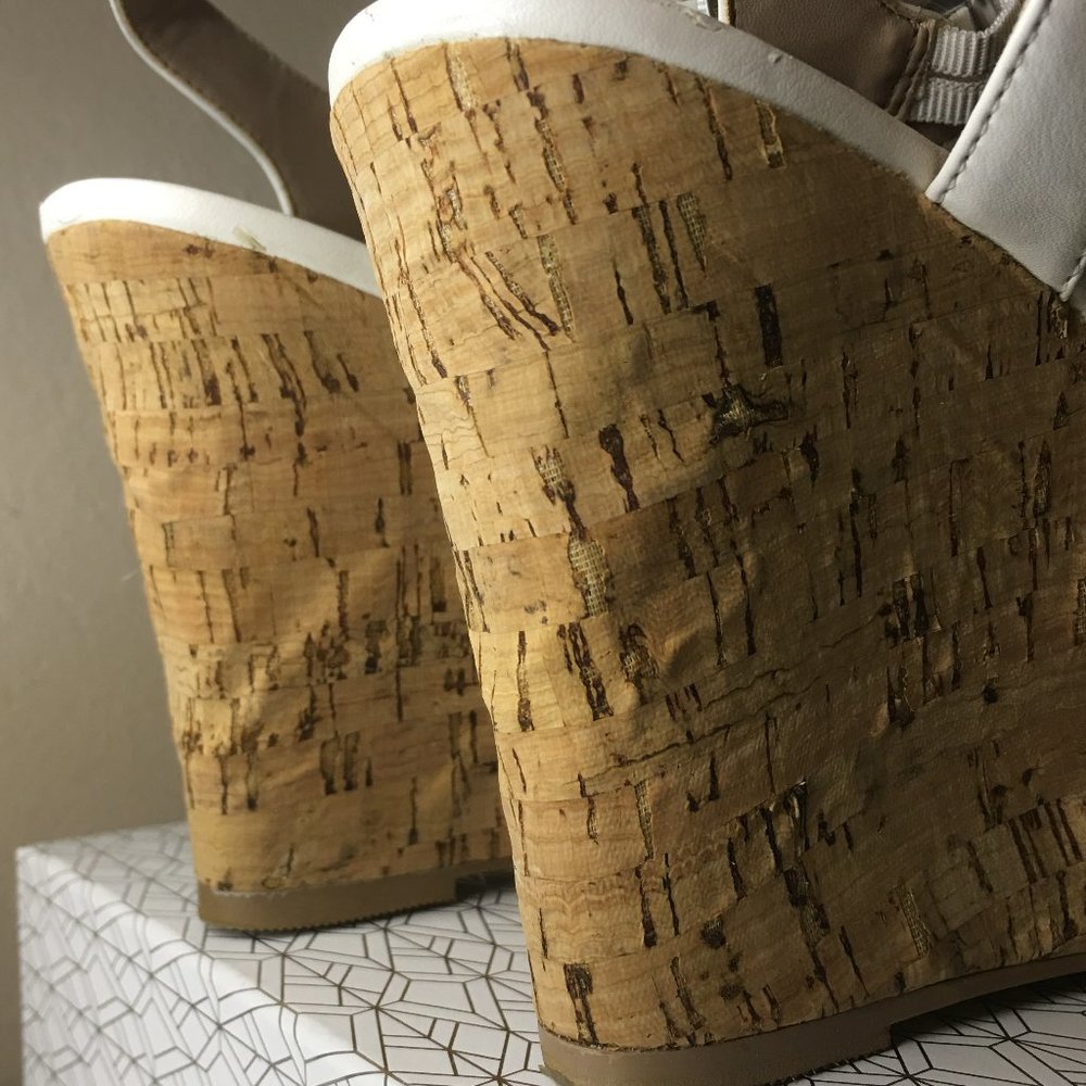 CHARLES BY CHARLES DAVID "Lambert" Cork heeled sandal - Picture 14 of 14